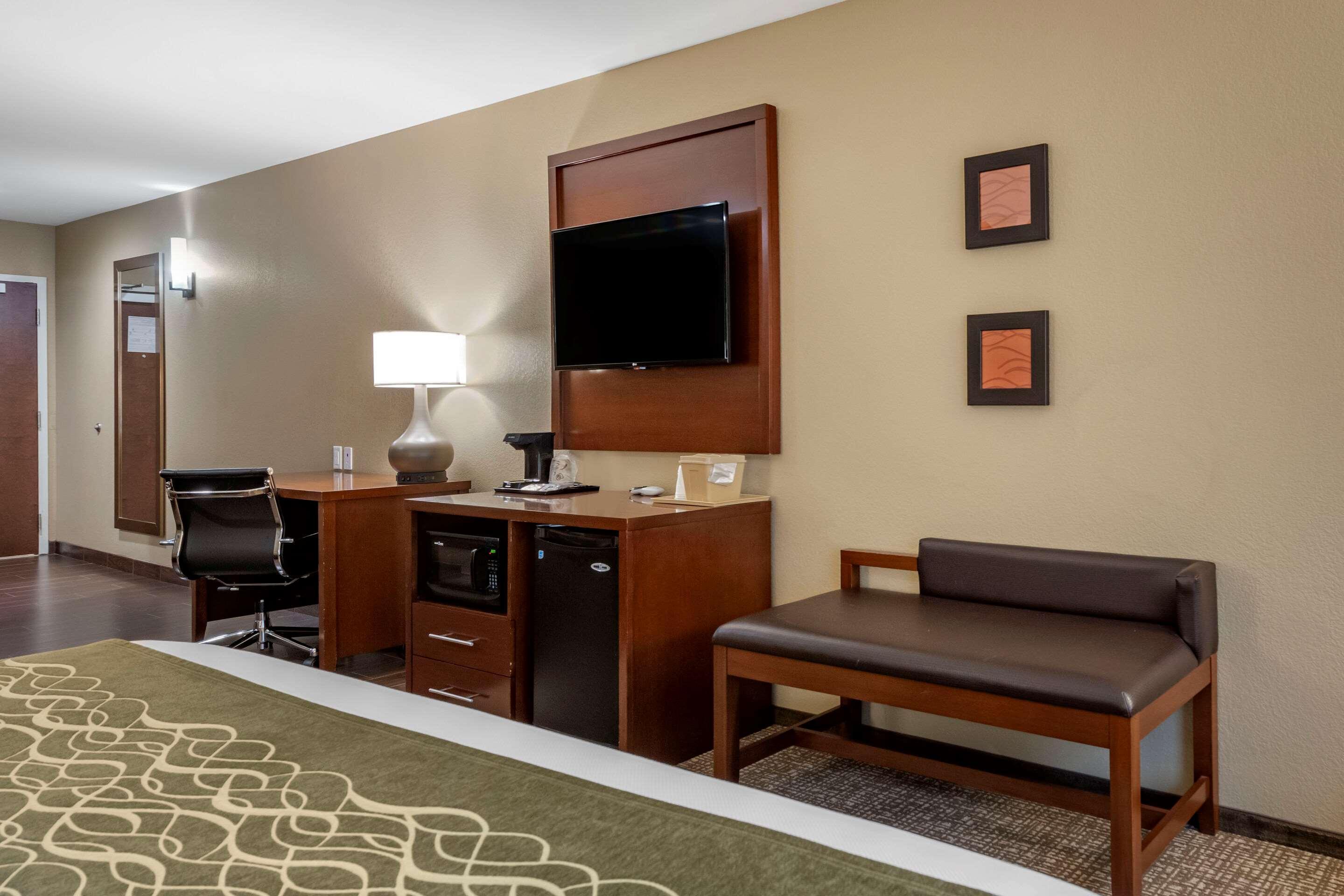 Comfort Inn & Suites Pittsburgh Exterior photo