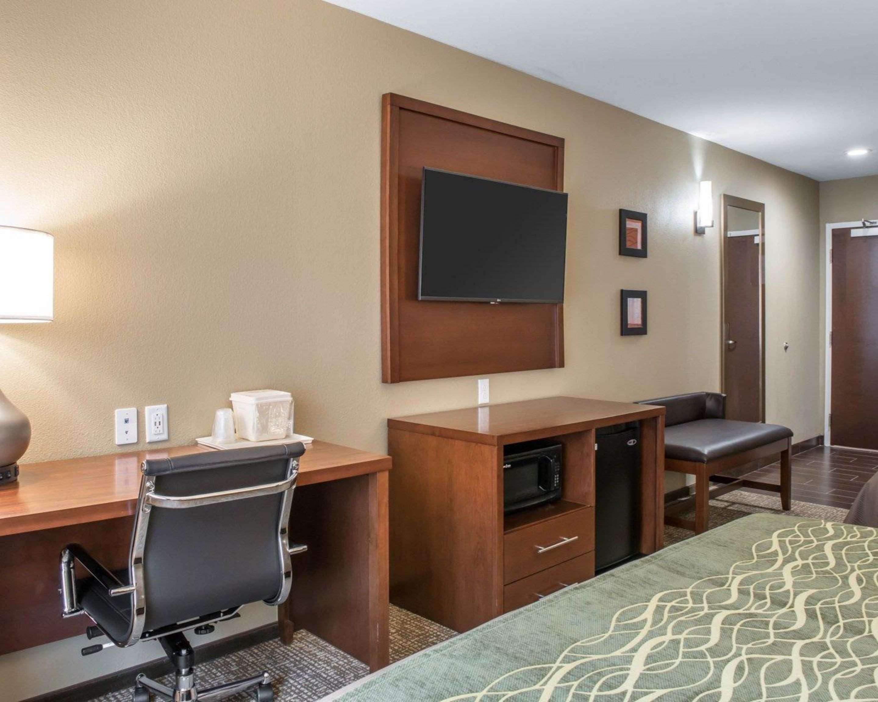 Comfort Inn & Suites Pittsburgh Exterior photo